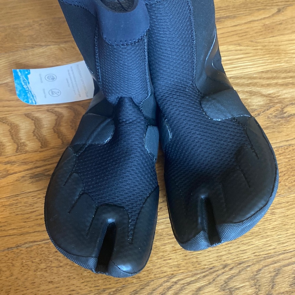 NWT Men’s size 10 VISSLA Watershoes